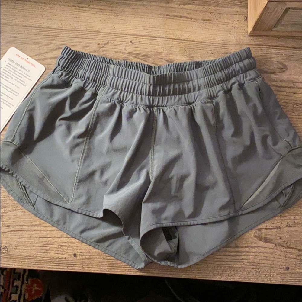Lululemon Hotty Hot shorts 6 2.5” Forest Green